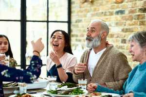 Bruciore di stomaco e alcol: come non perdersi i momenti tra amici